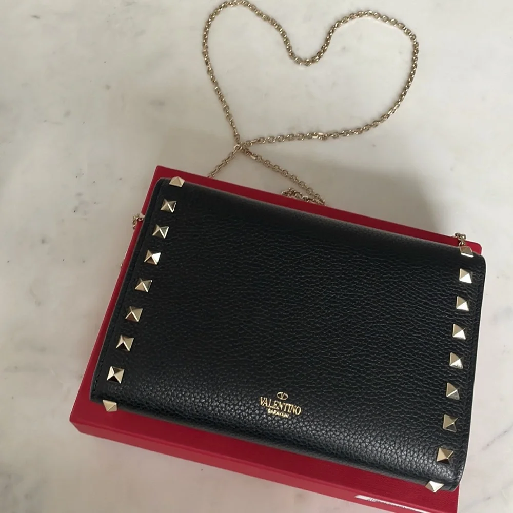 Valentino Garavani Rockstud Leather Wallet-On-Chain-Black - Picture 3 of 11